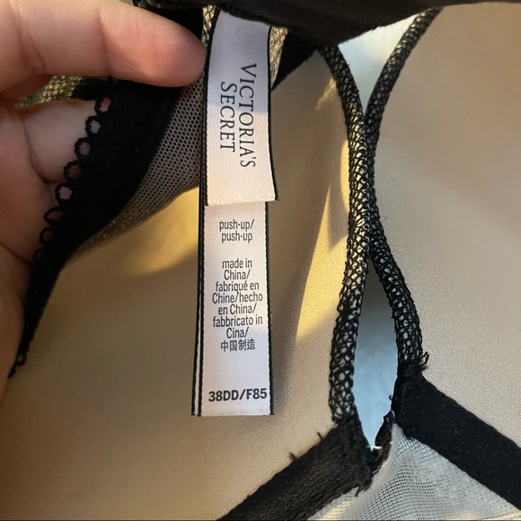 Victoria’s Secret Bra - Picture 7 of 7